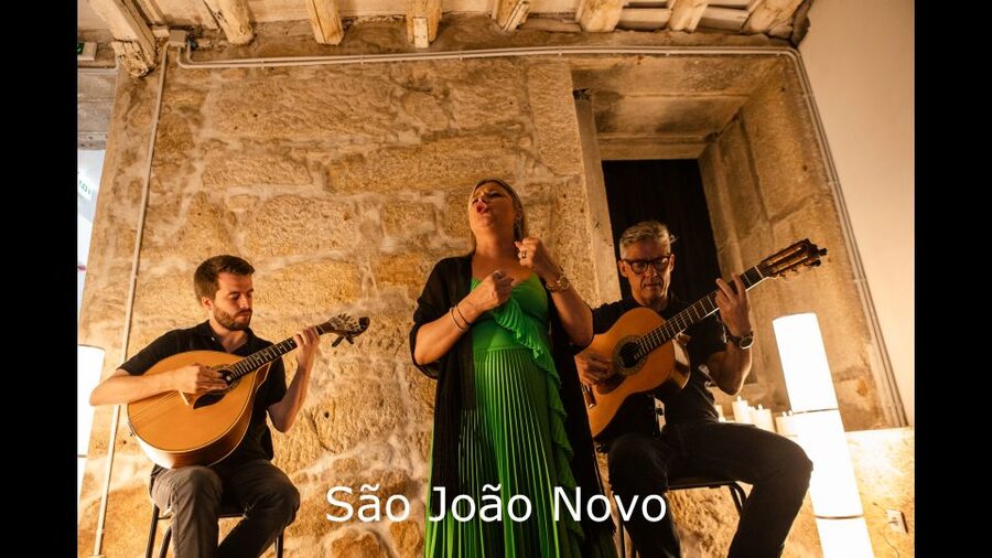 Porto: Live Fado Show with Glass of Port Wine - The welcome, seating, and first glass of Port