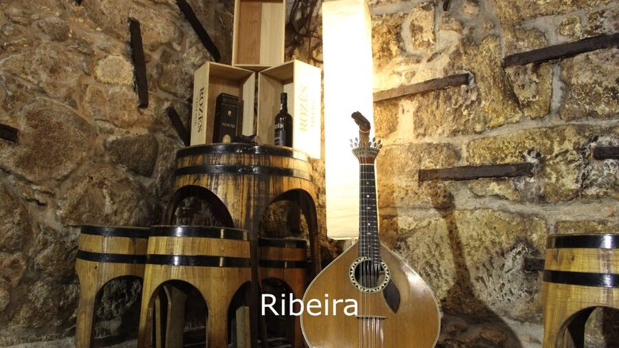Porto: Live Fado Show with Glass of Port Wine - The explanation that gives the music meaning