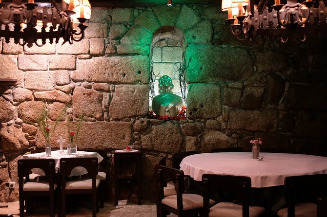 Porto Moonlight Walk and Fado Dinner - Starting at Fonte dos Leões at 8:30 p.m.