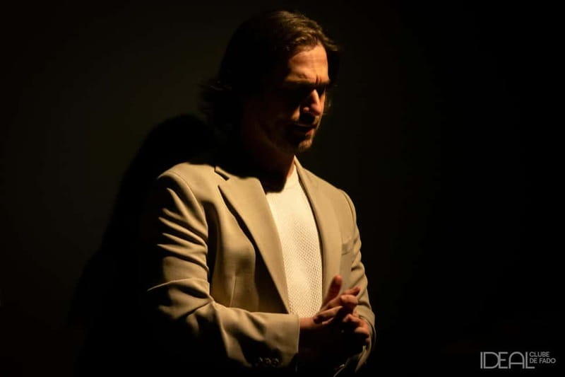 Porto: The highest-rated traditional fado concert (downtown) - The singers and the Portuguese guitar