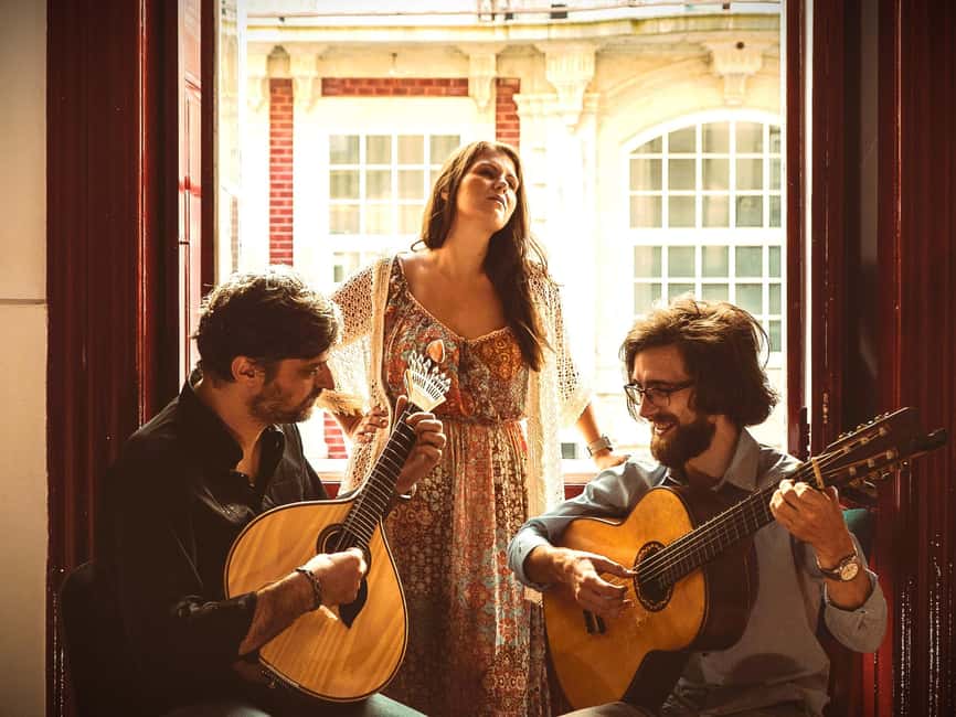 Porto: What is Fado? Commented Live Concert with Port Wine - Key points at a glance