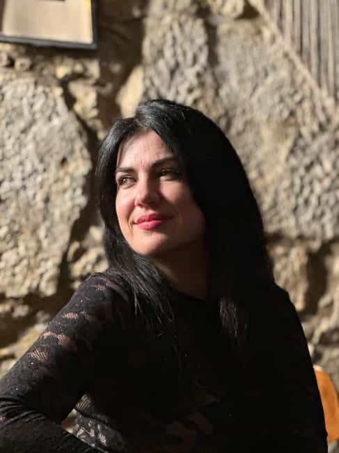 Porto: What is Fado? Commented Live Concert with Port Wine - Coimbra Fado and the student tradition