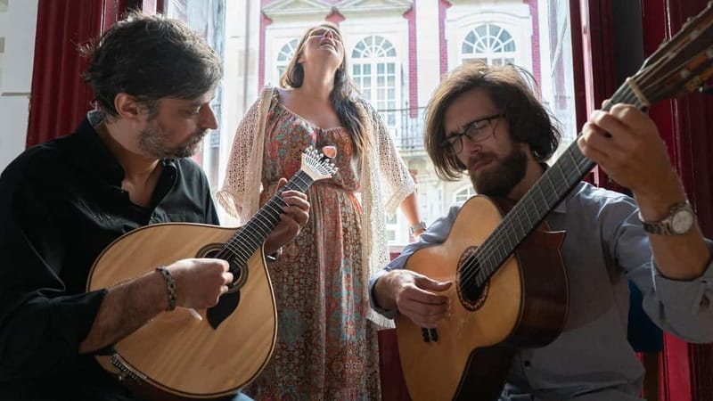 Porto: What is Fado? Commented Live Concert with Port Wine - What the live performance feels like