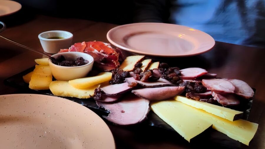 Porto: Wine Tour & One Hour Fado Show | All Included - Starting at Fonte dos Leões beside Porto’s university