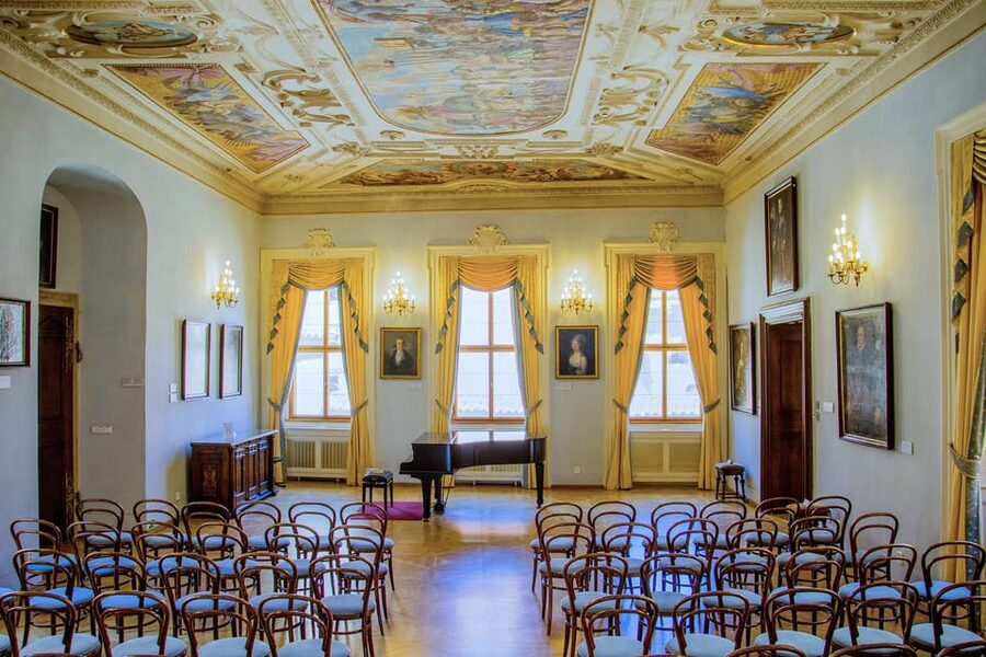 Prague Castle: Midday Classical Concert at Lobkowicz Palace - Why This Midday Concert Works So Well