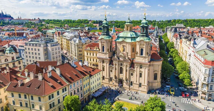 Prague: Classical Concert in St. Nicholas Church - The music: strong performers, changing styles