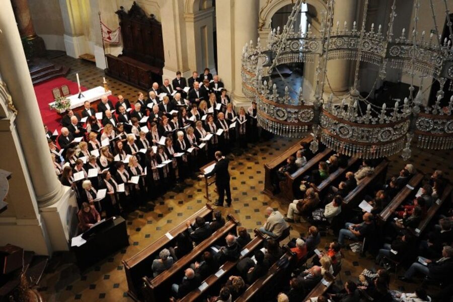 Prague: Classical Concert in St. Nicholas Church - How to make the most of the evening