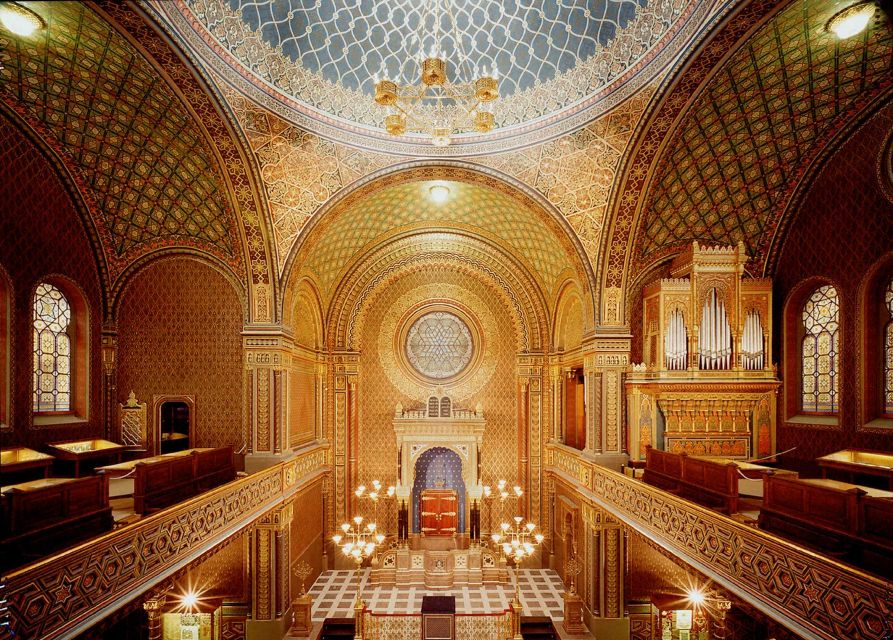 Prague: Classical Concert in the Spanish Synagogue - Entering the Spanish Synagogue