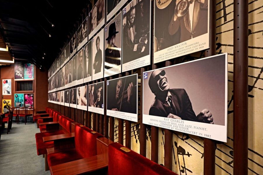 Prague: Concert at Reduta Jazz Club - Arriving at Národní 20 and finding your seat