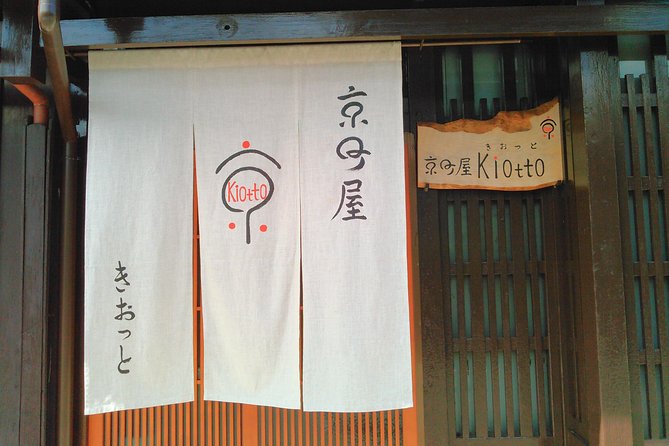 Private Japanese music concert - Hearing the koto and kokyu from a close seat