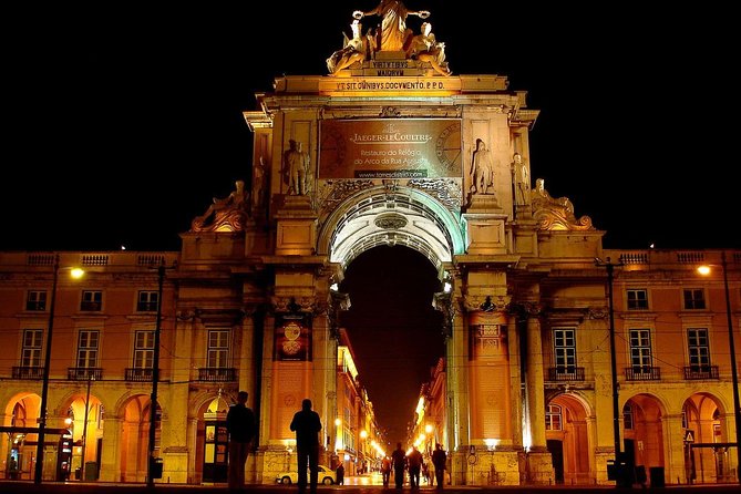 Private tour: Lisbon Fado Dinner Show and Panoramic Night Tour - Alfama dinner and Fado for about two and a half hours