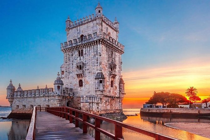 Private tour: Lisbon Fado Dinner Show and Panoramic Night Tour - Rossio Square and the first look at Lisbon after dark