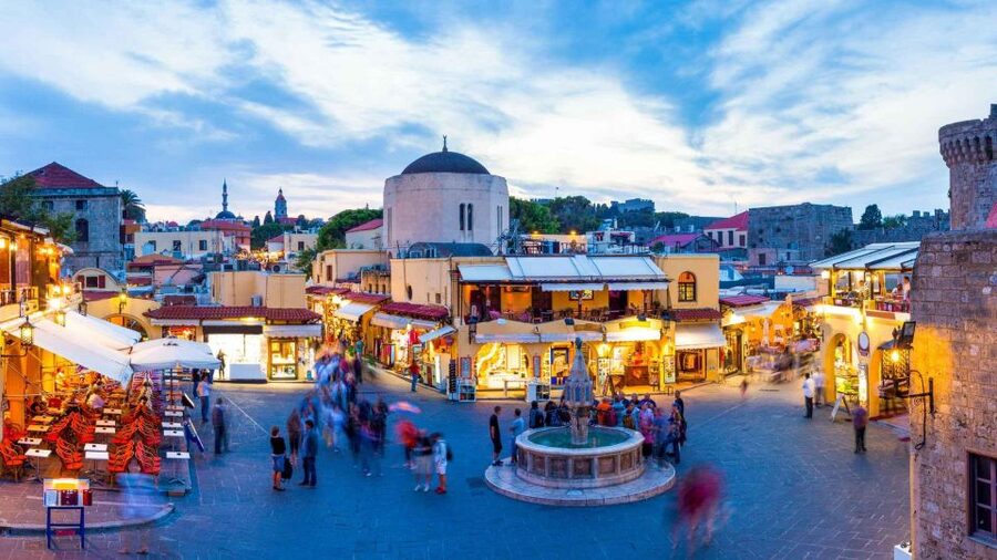 Rhodes: Guided Rhodes City By Night with Live Music & Dinner - Monte Smith and the ancient upper city