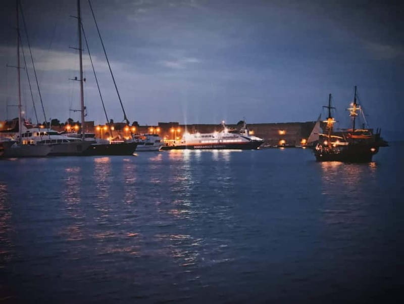 Rhodes: Night Cruise with Live Music and Sightseeing. - A simple itinerary with no scheduled stops