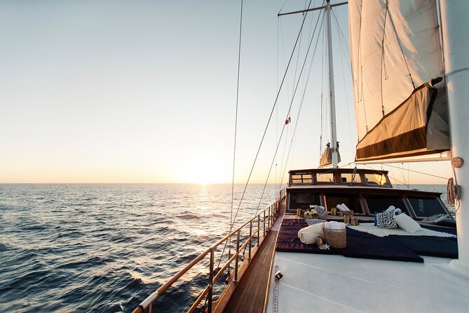 Romantic Sailboat Sunset: Live Music, Premium Bar & Dinner -Cabos - The Baja Duo: shrimp, beef filet, and flexible choices