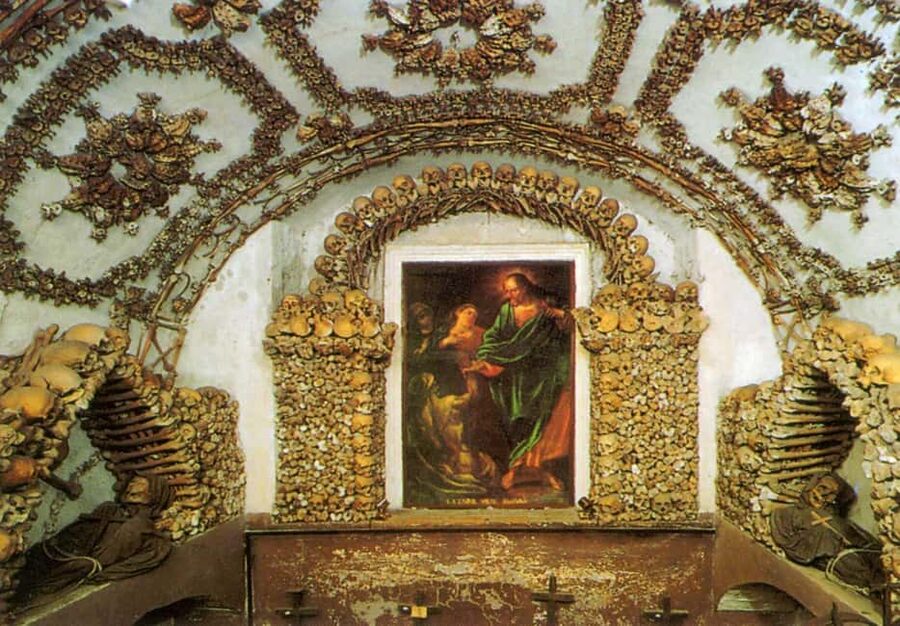 Rome: Capuchin Crypt & Museum Tour with Choral Concert - Getting to Via Veneto and finding the right entrance
