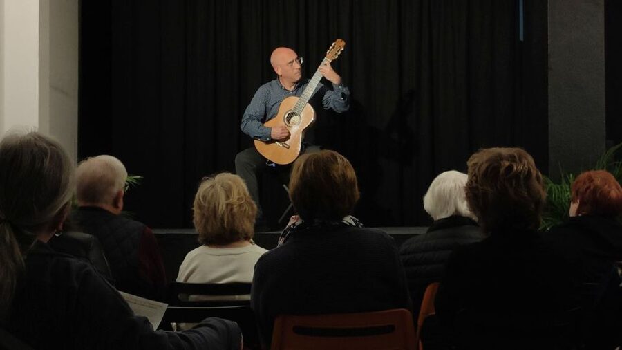 Ronda: Spanish - Classical & Flamenco - Guitar Concert - A small concert in the heart of Ronda