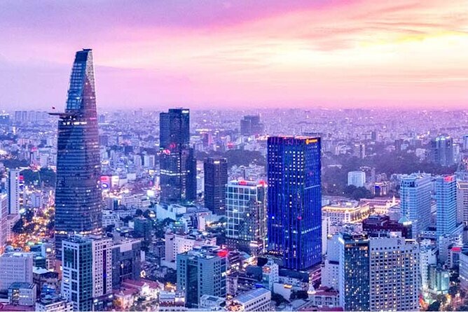 Saigon After Dark With Seafood, Beer & Live Music Bar - Why a motorbike changes the evening