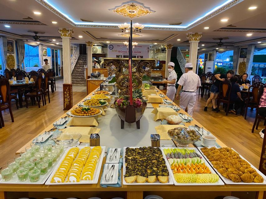 Saigon River Dinner on Cruise with Buffet and live music - Live music and flamenco dancing after dinner