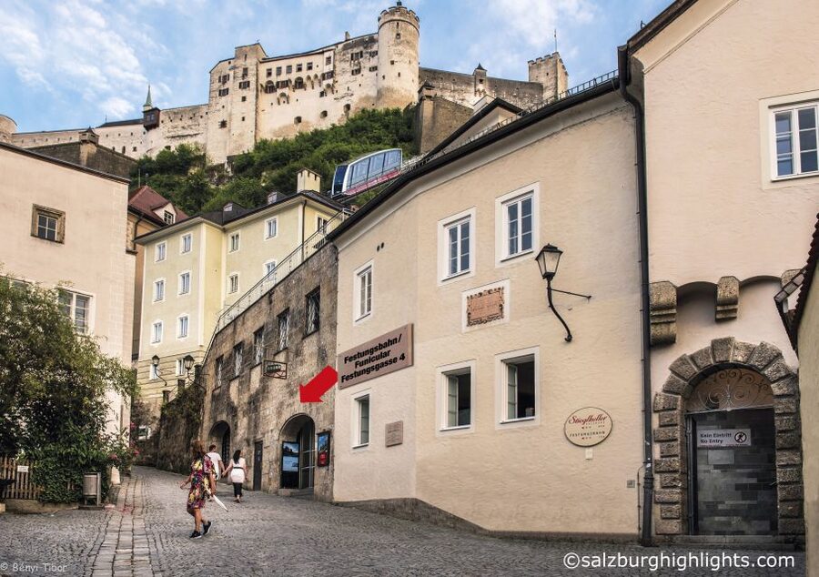 Salzburg: Christmas/Advent Concert & Dinner - Arriving at Fortress Hohensalzburg
