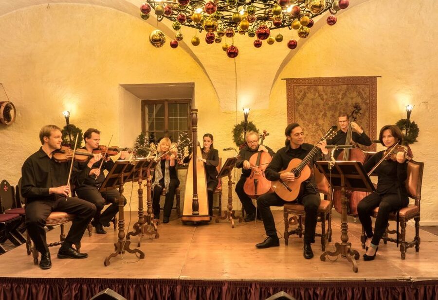 Salzburg: Christmas/Advent Concert & Dinner - Dinner above Salzburg at 6 pm