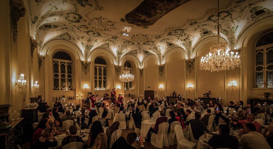 Salzburg: Mozart Concert with Dinner - Who will enjoy this Mozart evening?