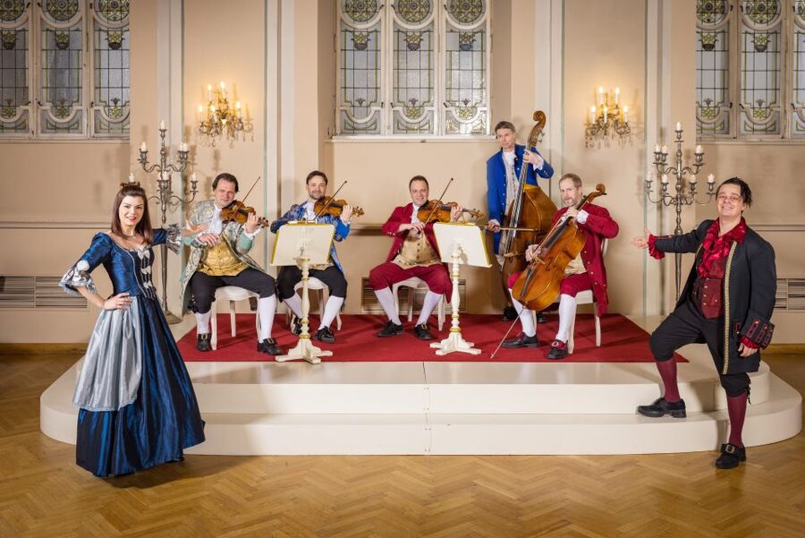 Salzburg: Mozart Concert with Dinner - The three-course dinner, from soup to Salzburger Nockerl