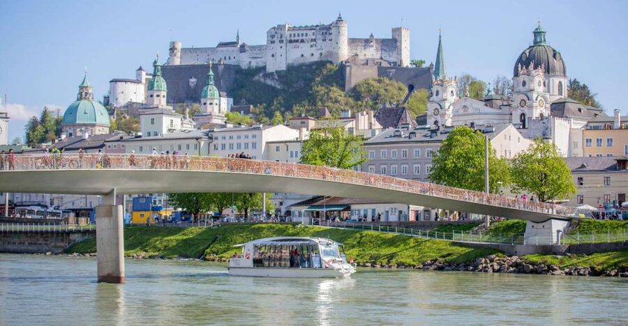Salzburg: River Cruise & Best of Mozart Fortress Concert - The waiting period between boat and concert