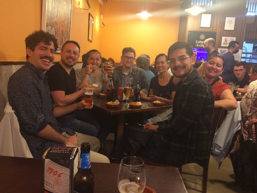 Santiago: Guided Foodie Tour with Drinks, Tapas & Live Music - Three drinks, from Galician wine to liqueur