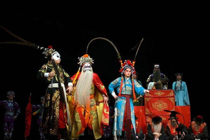Sichuan Opera with face-changing at Sichuan opera theater - Inside the Chengdu theater experience