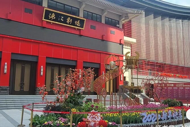 Sichuan Opera with face-changing at Sichuan opera theater - Practical planning for an 8:00 p.m. start