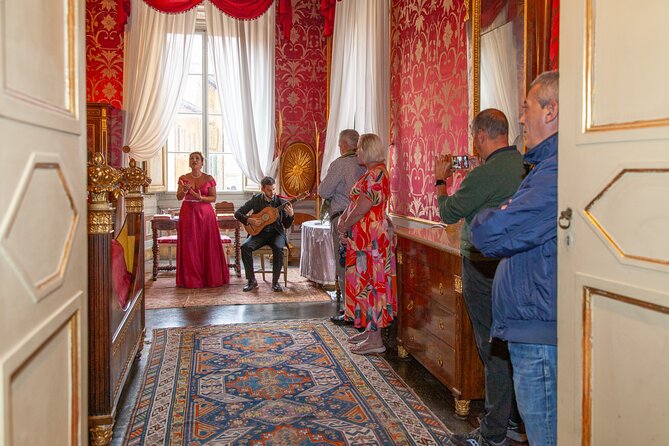 Siena: Intimate Opera Concert & Tour in Piazza del Campo - The grand ballroom concert