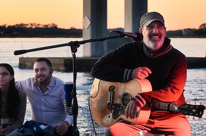 St Augustine Nights of Lights Tour with Live Music and Sunset Opt - How crowded is the boat?