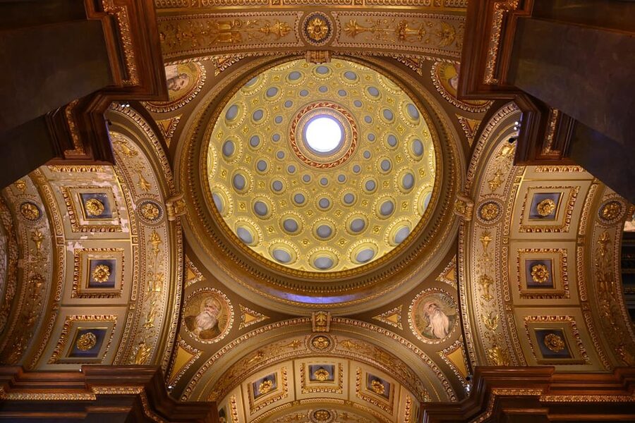St. Stephen's Basilica: VIP Concert & After Hours Dome Visit - Meeting your guide at the main entrance