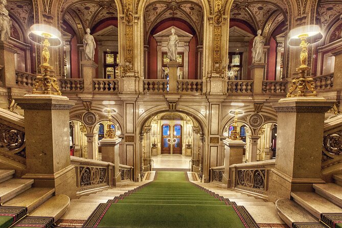 STATE OPERA - PRIVATE guided tour (tickets included) - Moving through the public areas in 90 minutes