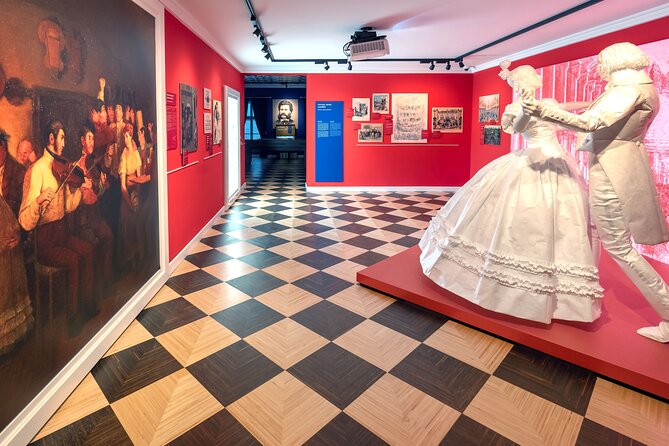 Strauss Exhibition incl. LED Concert Show / Coffee + Strauss Cake - Who should book this Vienna music experience?
