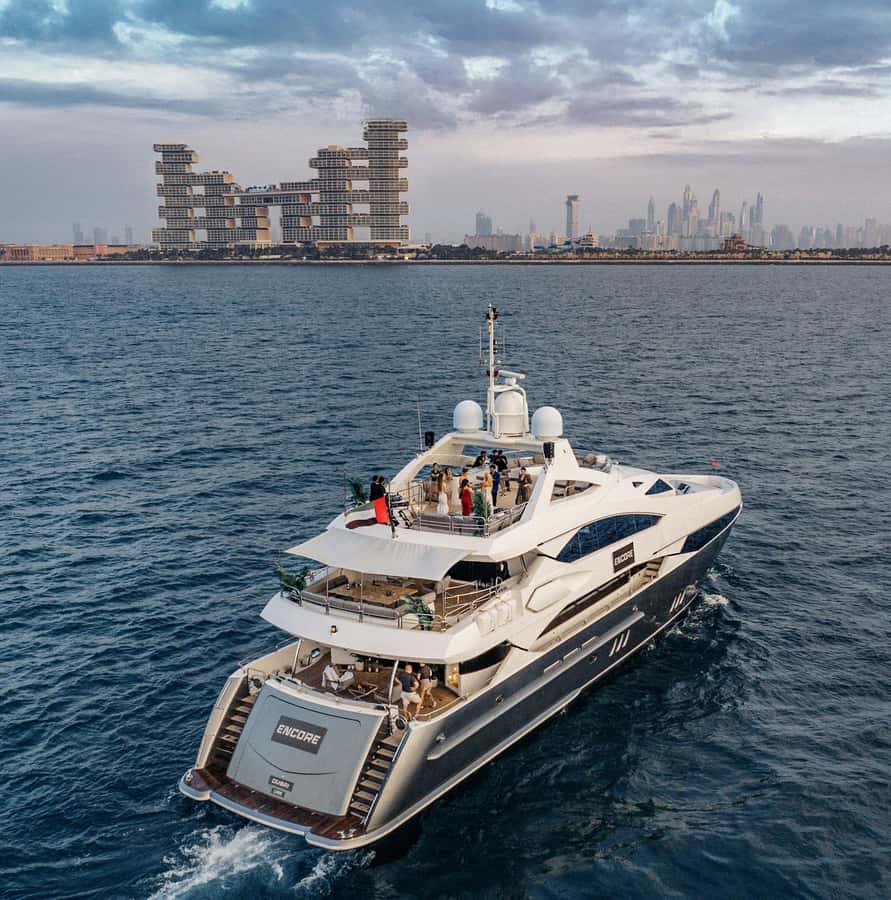 Sunseeker Superyacht: VIP Dinner, Premium Drinks& Live Music - Stepping aboard at Dubai Harbour