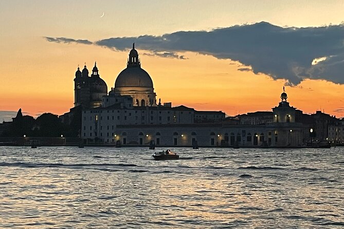Sunset Jazz Catamaran Cruise with Aperitivo and Live Saxophone - Along the Giudecca Canal and Zattere