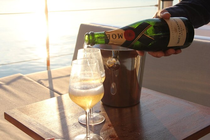 Sunset Jazz Catamaran Cruise with Aperitivo and Live Saxophone - Starting near Via Giuseppe Garibaldi