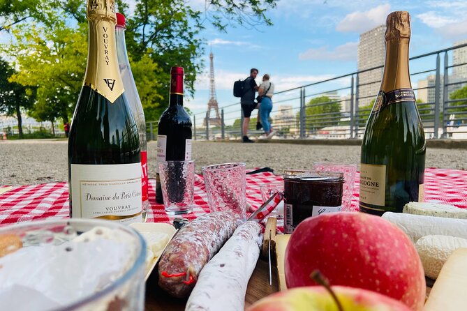 Sunset Picnic with View of Eiffel Tower and Live Music - BYOB makes the evening more personal