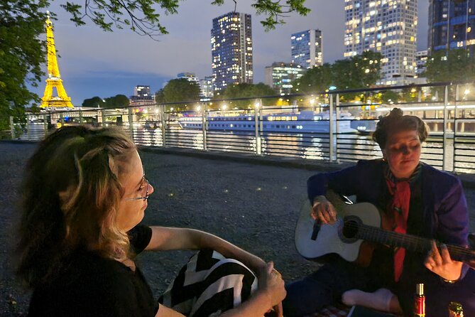 Sunset Picnic with View of Eiffel Tower and Live Music - Waiting for the tower to sparkle