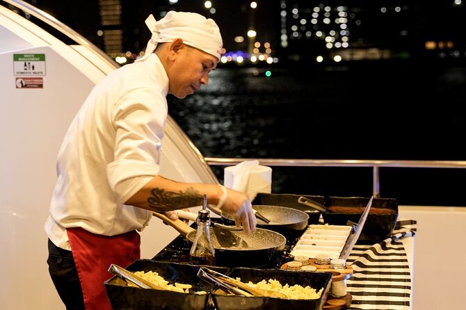 Superyacht Experience in Dubai with Dinner and Live Music - What the three-hour cruise is really like