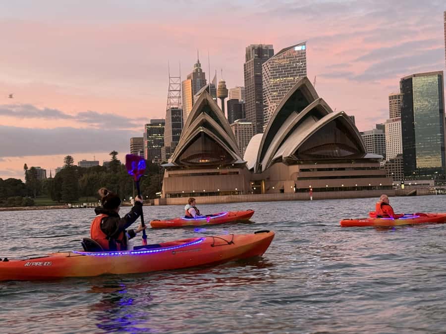 Sydney: Sunrise Kayak, Opera House & Under Harbour Bridge - Paddling through Sydney Harbour at dawn