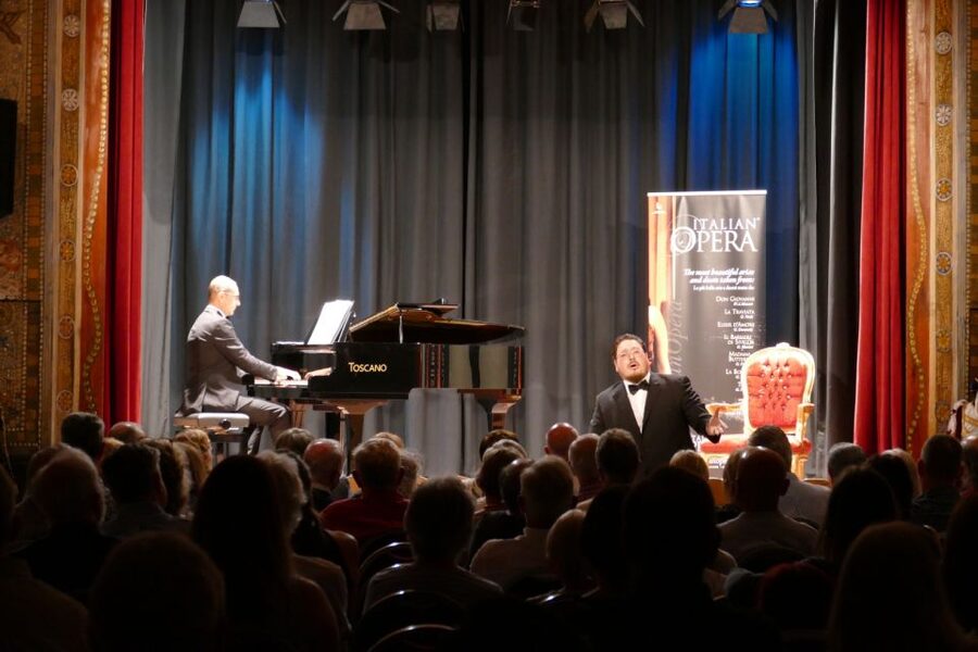 Taormina: Opera Performance in the Nazarena Theater - The program: familiar music with a lively finish