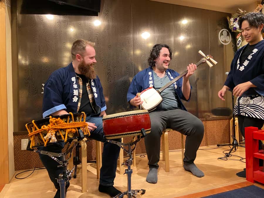 Tokyo: Traditional Asakusa Music Show with Dinner - What the $140 price includes