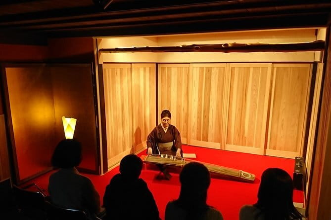 Traditional Japanese Music show & Experience Tour in Kyoto - The Final 10 Minutes: Photos With Instruments and Performers