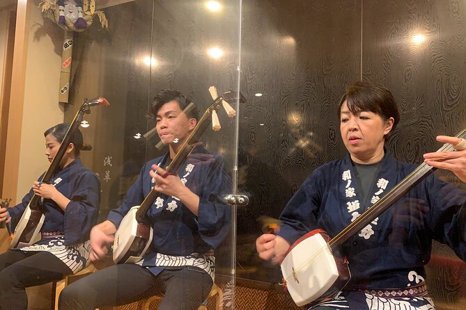 Tsugaru shamisen performance over traditional dinner - The Tsugaru shamisen concert