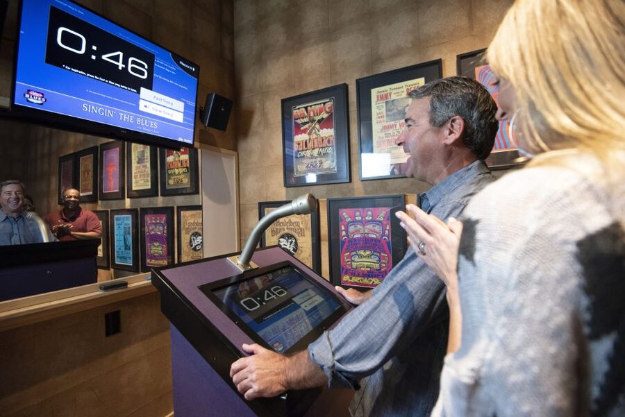 Tunica: Gateway to the Blues Museum Tour - More than 20 guitars with famous connections