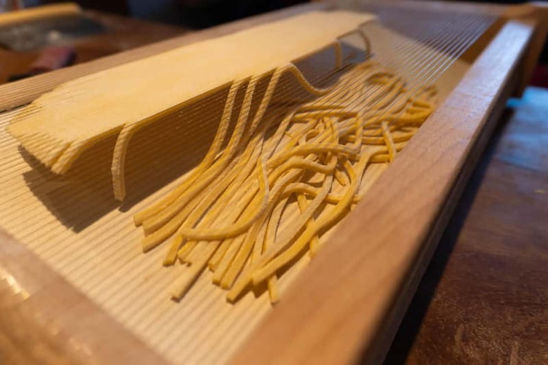 Venice: Cooking Class + Guitar Concert at Chef's Francesco - The welcome appetizer and wine