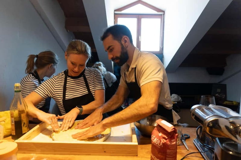 Venice: Cooking Class + Guitar Concert at Chef's Francesco - Arriving at Francesco’s cozy kitchen